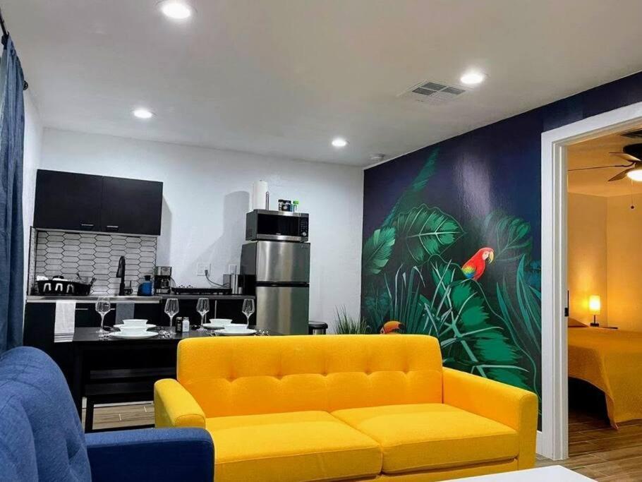 Phoenix Retreat - 1 Bedroom King Suite With 2 Smart Tvs - 10 Min From Airp - Unit B Exterior photo